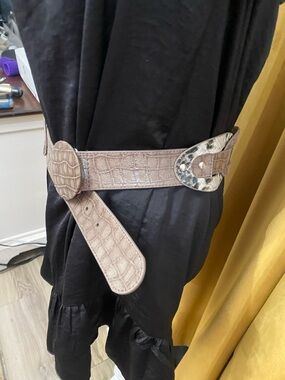 Chico's Medium Taupe Croc-Embossed Belt with Decorative Buckle